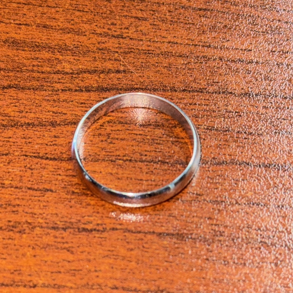 Men’s 4.0 wedding band 10k white gold - Picture 2 of 7